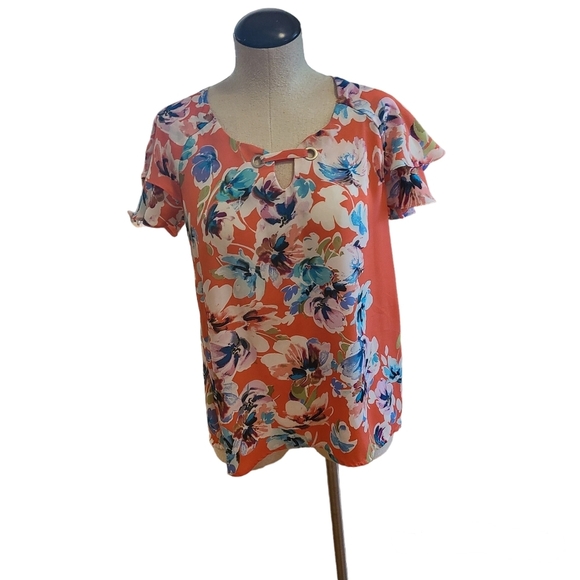 Neiman Marcus, Small, keyhole, BOHO, Pinky floral top. Polyester. - Picture 1 of 5
